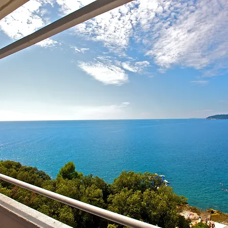 מלון Grand Brioni Pula, A Radisson Collection 5*